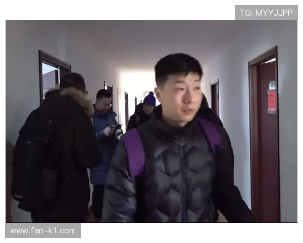 庞伟训练完回家还得哄娃睡觉，这反差谁懂