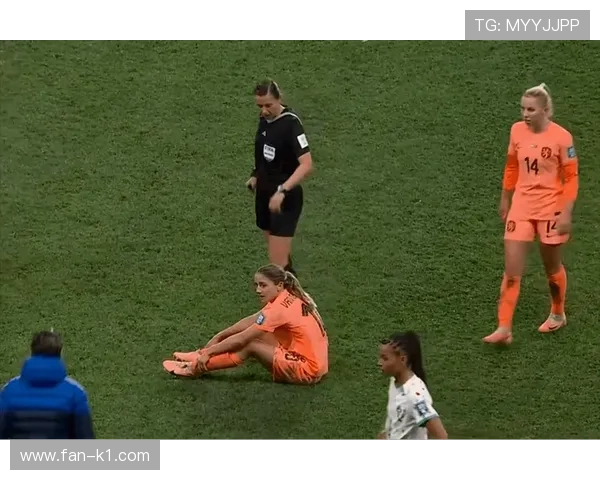 抱人犯规判罚到底有多严？裁判尺度为何常引争议