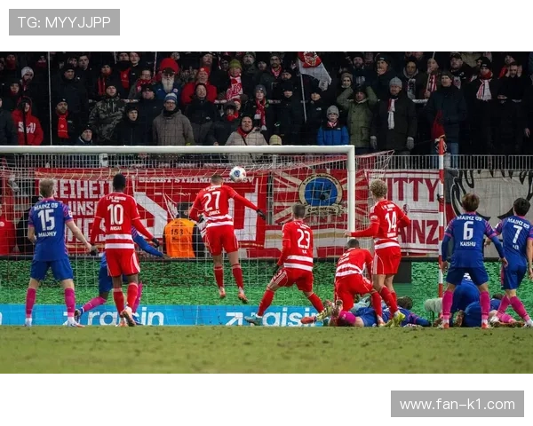 拜仁中场断球频发导致防线脱节，当前状态下滑对整体表现造成影响